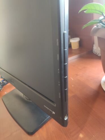 monitor 22: 19 düym BENQ monitor 1440x900 keyfiyyət. Dvi və vga portları var