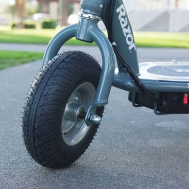 трюковой самокат купить в баку: Skuter, Razor e 300 Matte Gray. İstidadə olunmayıb. Yenidir. Hədiyyə