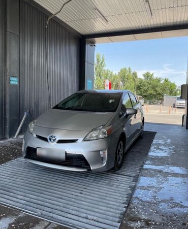 Toyota: Toyota Prius: 2014 г., 1.8 л, Автомат, Гибрид, Хэтчбэк at lalafo.kg Toyota: Toyota Prius: 2014 г., 1.8 л, Автомат, Гибрид, Хэтчбэк