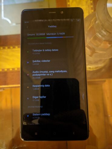Digər mobil telefonlar: Smartfon – Android Xüsusiyyətlər: - Sensorlu ekran, ön kamera və arxa — 6