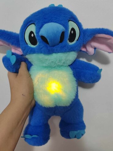 magicni dvorac za decu: Plišani Stitch koji diše, svetli i svira uspavanku     Tražite idealnu