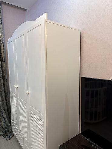 Paltar dolabları, qarderoblar: İşlənmiş, 3 qapılı, Siyirməli, Ağ, Taxta, Açılan, Düz dolab — 4