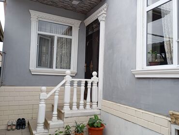su generatoru: Yeni Pilləkən məhəccəri, Daş