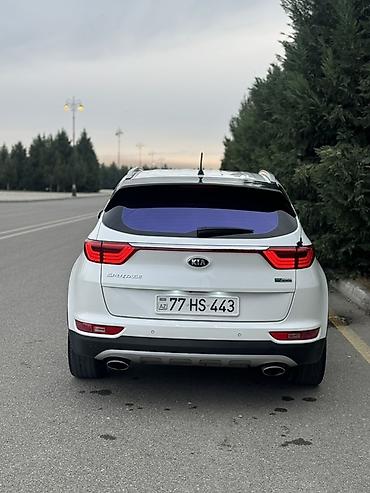 Kia: Kia Sportage – kompakt krossover - Korpus rəngi: ağ - Kuzov: 5 qapılı — 2