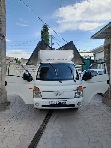 124 купе 3 2 в Кыргызстан | Грузовики: Hyundai портер 2 термобутка,кузов 124,пятиступенька,открывается с трех