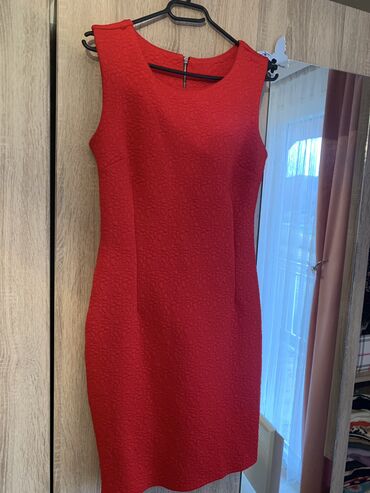 zara crna haljina: S (EU 36), M (EU 38), L (EU 40), color - Red, Cocktail, Short sleeves