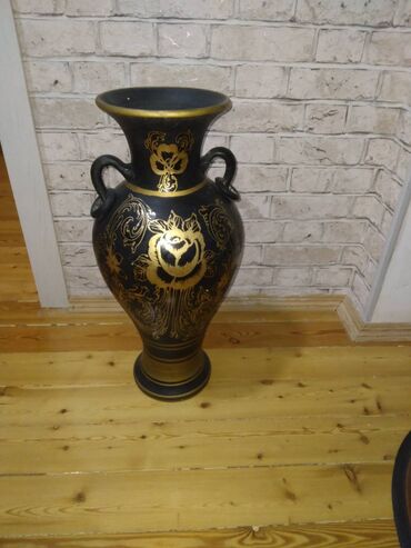 en gozel guller: Bir vaza, Keramika