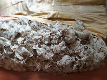 qızıl eşyaları: 12 kilo yun satilir kilosu 1.50 ye — 1
