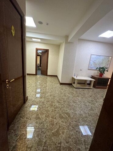 Ofislər: Xətai metrosunun arxası, 12 mərtəbəli plazanın 12 ci mərtəbəsində — 17