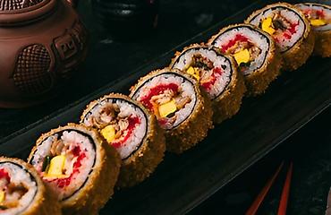 Готовые блюда, кулинария: Сеты суши и роллов - Ассорти роллов: классические, запечённые и с — 33