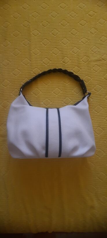 zenska torba elegant: KOŽNA TORBA, prava koža, bela sa teget detaljima. U perfektnom