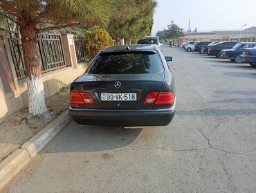 Mercedes-Benz: Mercedes-Benz E-Class (W210) sedan - Kuzov: qara rəng, 4 qapı, sedan — 2