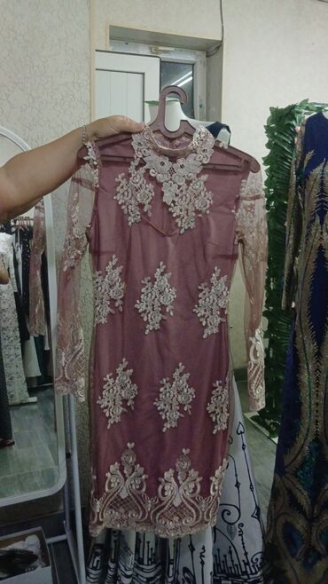 Ziyafət donları: Zərif gecə və tədbir geyimləri kolleksiyası - Qara-qızılı maxi don — 3