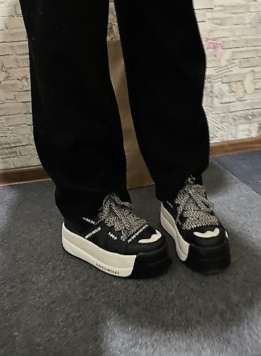 Кроссовки и спортивная обувь: Продаю стильные кроссовки бренд NAFEO WDLKE 🐺 Состояние: почти новые — 2