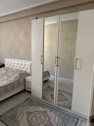продажа кровати: Двуспальная кровать, Б/у, С матрасом, длина - 2 см