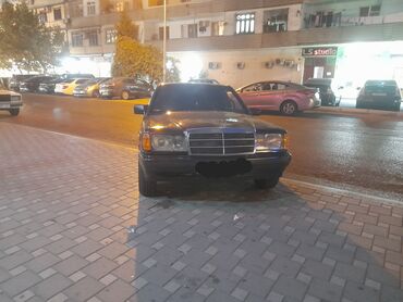 vita mercedes: Mercedes-Benz 190: 1.8 l | 1992 il Sedan