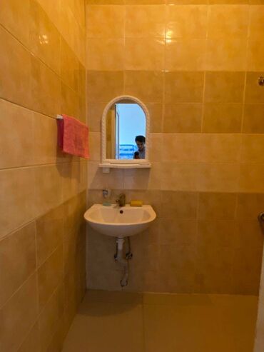 Mağazalar: Razində İcra hakimiyətinin yaxınlığı 5 mərtəbəli binanın 1 ci — 14