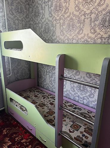 bunk bed: Двухъярусная детская кровать с лестницей - Компактная модель на два — 3