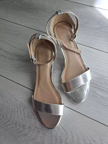 обувь puma: Босоножки новые, 36- размер, высота каблука 4,5см, качество отличное