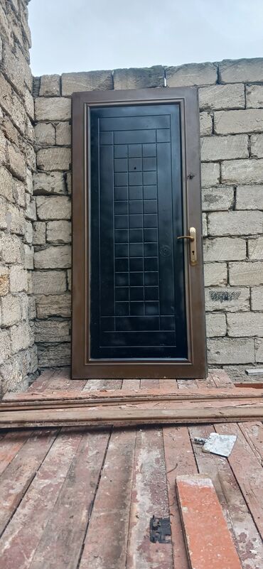 Giriş qapıları: İşlənmiş Giriş qapısı Glazok ilə, Zəmanətsiz, Ödənişli quraşdırma, Ünvandan götürmə — 4