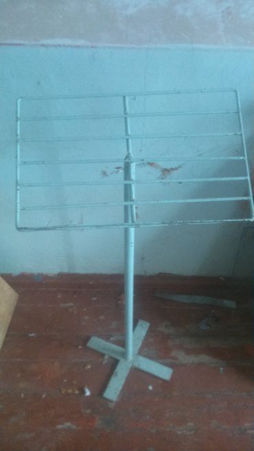 Dayaqlar: Pult -Musiqi kıtablarını qoyub ifa etmek üçün satılır.Heç bir problemi — 4