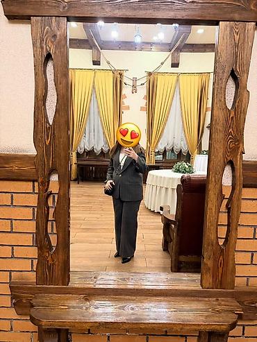 kostüm: Qadınlar üçün klassik zolaqlı kostyum dəsti. M ölçü. Pencək genişdi — 2