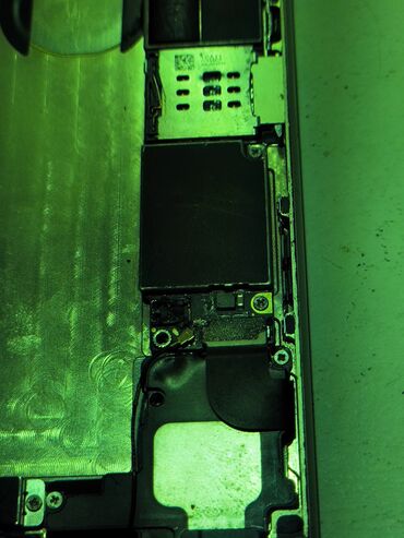 Apple iPhone: IPhone 6, Gümüşü, Qırıq — 16