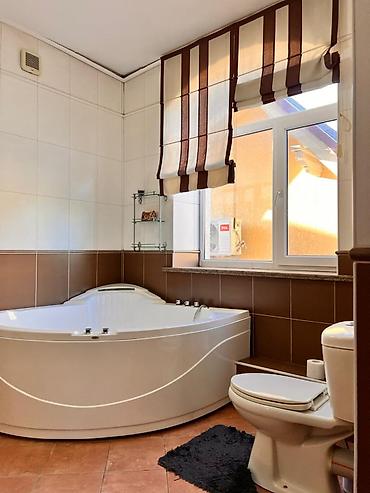 Продажа коттеджей и домов: 6 комнат и более, 300 м², 6 соток, Бишкек, БГУ Агентство недвижимости — 24
