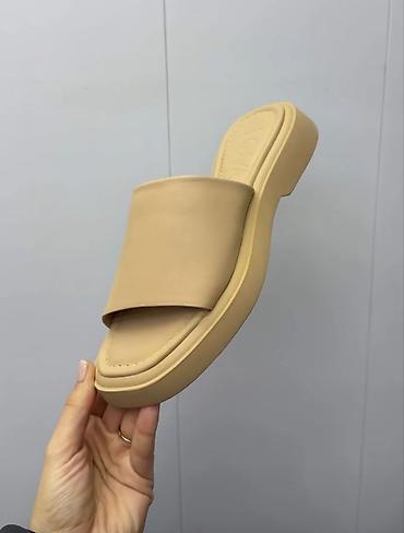 foot patch: Кожаные шлепки 38 размер, новые, 2000 сом Лакированные лоферы, 38 — 1