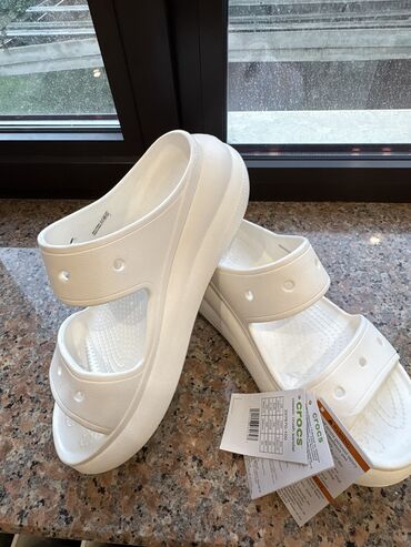 обувь туфли: Босоножки, 40, Crocs, Новый, цвет - Белый, Платная доставка, Самовывоз