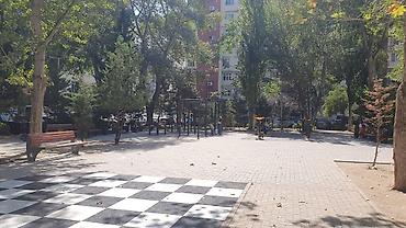 qusar ev: Ev Inşaatçılar metrosuna piyada 10 dəqiqəlik məsafədə yerləşir. Ev — 4