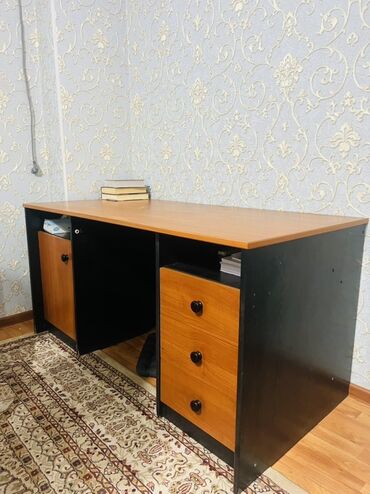 рабочий компьютерный стол: Письменный стол