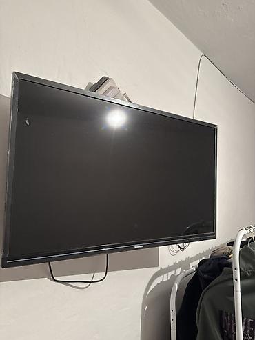 Телевизор Shivaki, диагональ около 40–43". Тонкая рамка, плоская