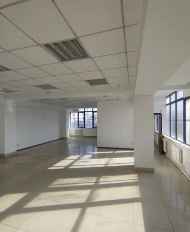 Офисы: Сдаю Офис, 100 м², В торговом центре, С отдельным сан узлом