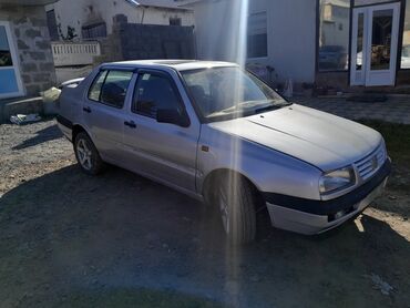 машина в россрочку: Volkswagen Vento: 1994 г., 1.8 л, Механика, Бензин, Седан