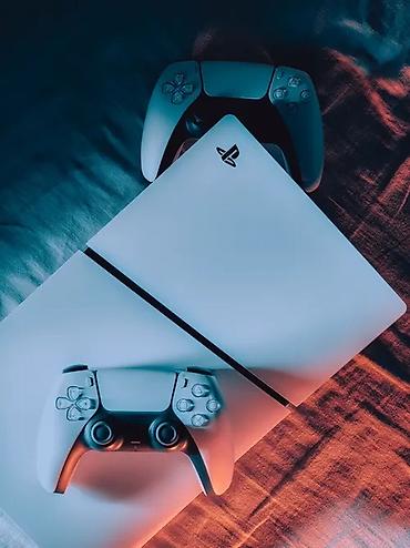 аренда playstation 4: İcarəyə verilən PlayStation 5 slim konsolu  Paketə daxildir: ✅ 2 ədəd — 1