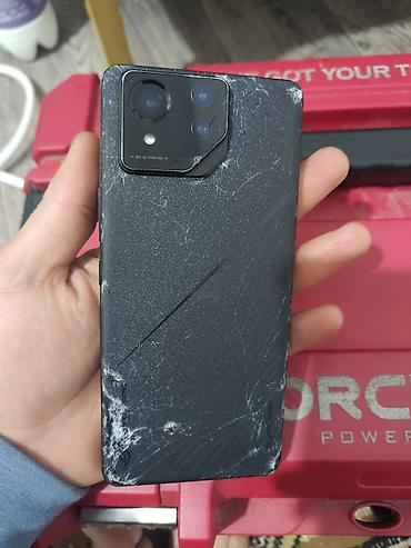 Asus: Asus ROG Phone 8 Pro — 3