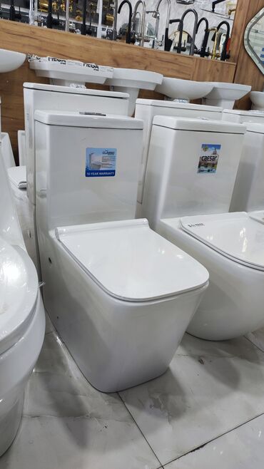 Ağ rəngli unitaz dəsti, müasir hamam otaqları üçün nəzərdə