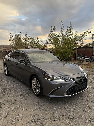 ешка 301: Lexus ES: 2021 г., 2.5 л, Вариатор, Гибрид, Седан — 2