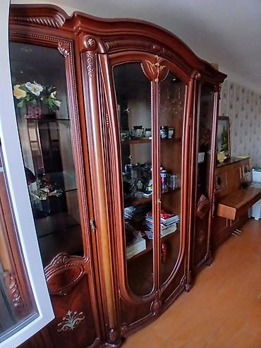 servant: Klassik üslubda iri vitrin/servant şkaf - Material: tünd qoz rəngli — 3