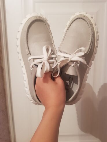 обувь белая: Продаётся обувь! женская, 37 размер