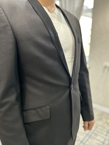 Костюмы: Продается костюм(пиджак+брюки)носили мало,размер 48,производство — 9