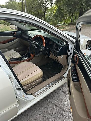 белый салон: Honda Saber: 2002 г., 3.2 л, Автомат, Бензин, Седан — 7
