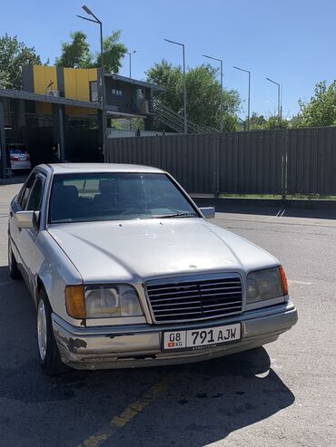 на 220: Mercedes-Benz 220: 1993 г., 2.5 л, Механика, Бензин, Седан