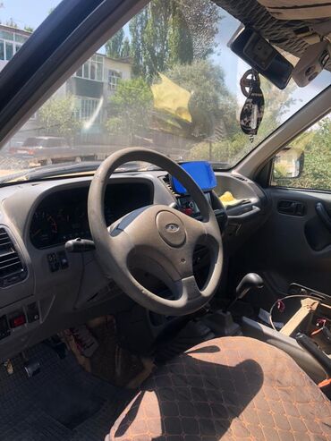 Nissan: Nissan Terrano: 1995 г., 2.4 л, Механика, Бензин, Внедорожник — 6