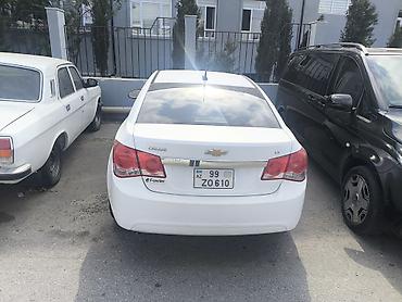 Chevrolet: Chevrolet Cruze LT – sedan, ağ rəng. Texniki və dizayn — 6