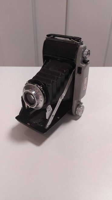 əntik əşyalar: Kodak 4,5 B31 model analoq kamera(1950-60) İşlək vəziyyətdədir, ümumi