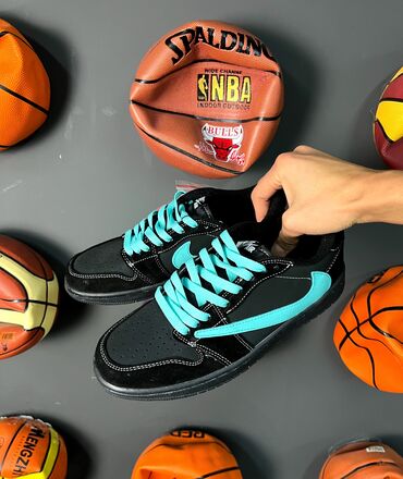 обувь спортивная: Nike Travis Scott Tiffany Это коллаборация между Nike и Travis Scott