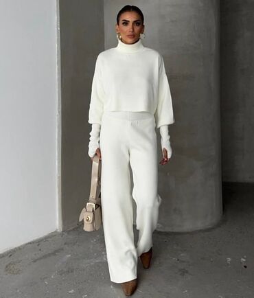 Kompleti: Komplet trikotaža 
Prelepe boje
3500 dinara L — 5