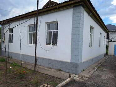 дом в рассрочку кара балта: Дом, 100 м², 4 комнаты, Собственник, Старый ремонт